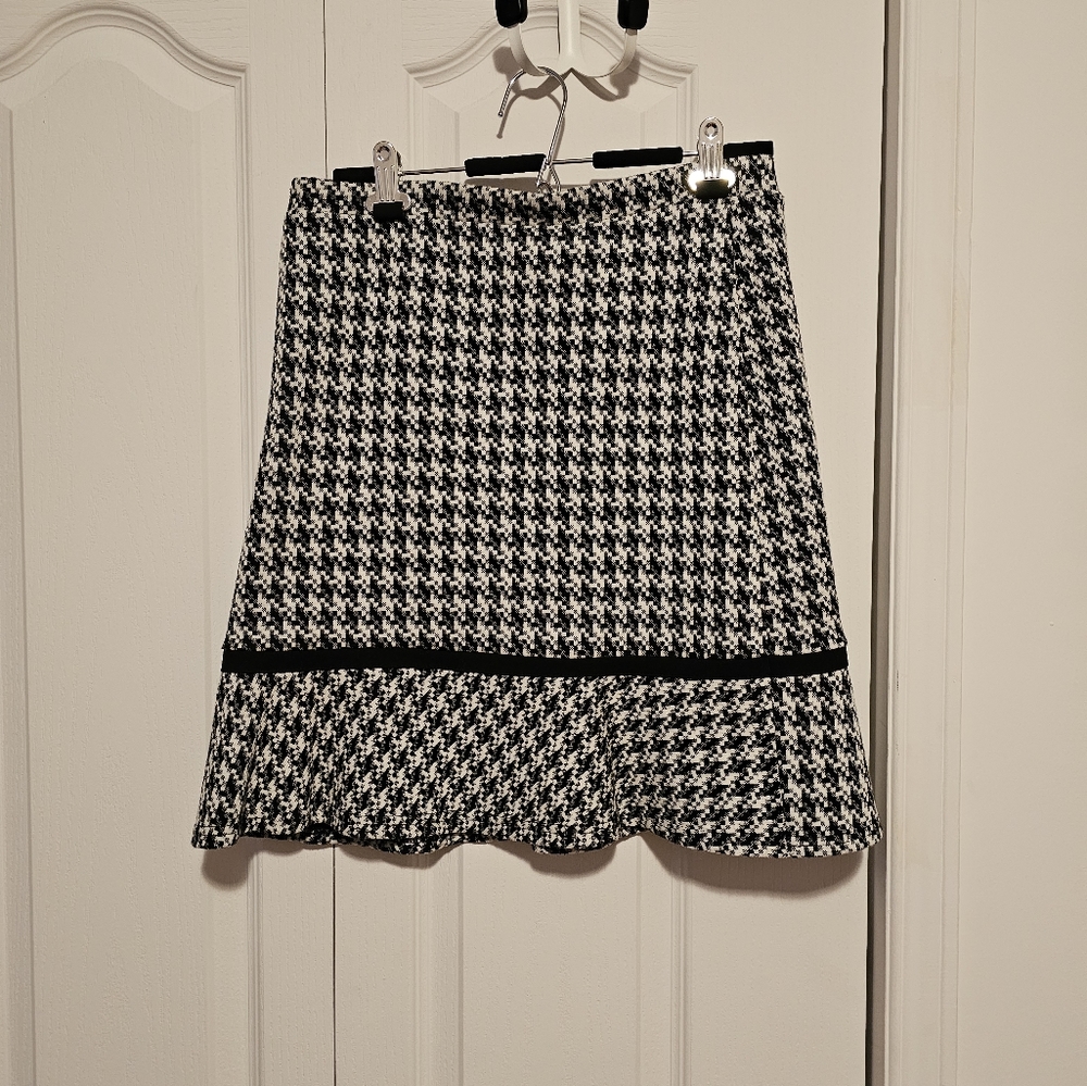 Houndstooth skirt